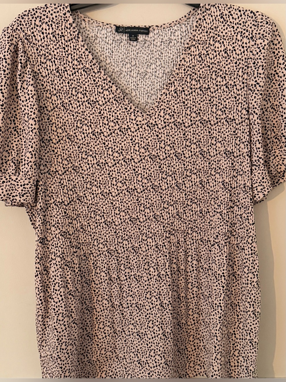 Adrianna Papell Leopard Print Woman’s M Short Sleeve V Neck Blouse